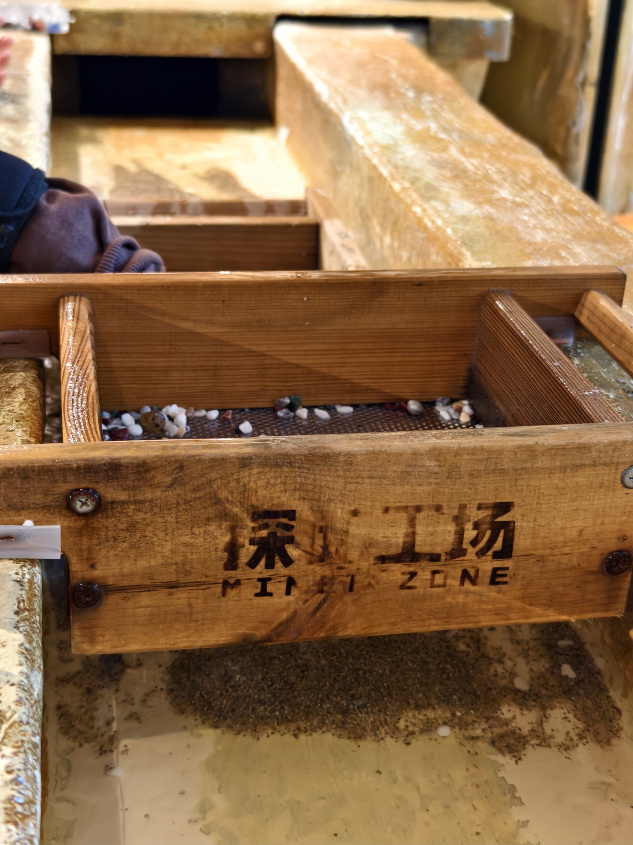 二指探洞HIGH到飞起什么过程二指探洞HIGH到飞起的过程-第2张图片