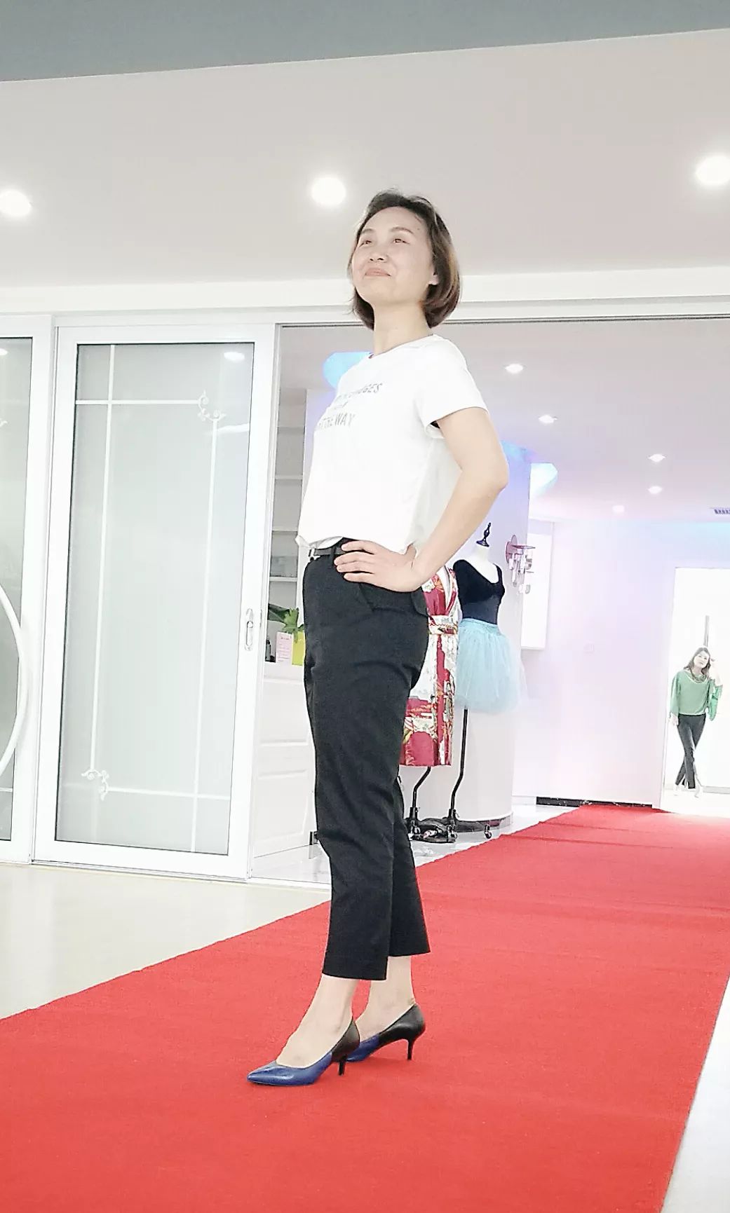 厨房里征服美艳老师厨房里征服美艳老师-第3张图片