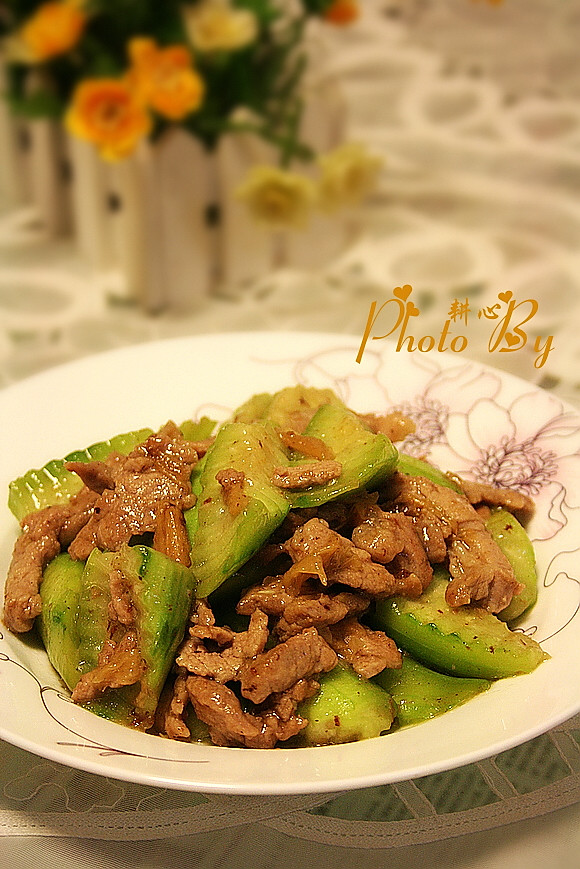 草莓丝瓜芭乐鸭脖奶茶的装饰元素有哪些草莓丝瓜