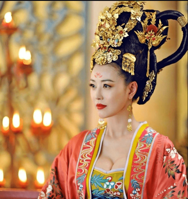 大姐头媚娘，个性魅力与成长之路-第2张图片