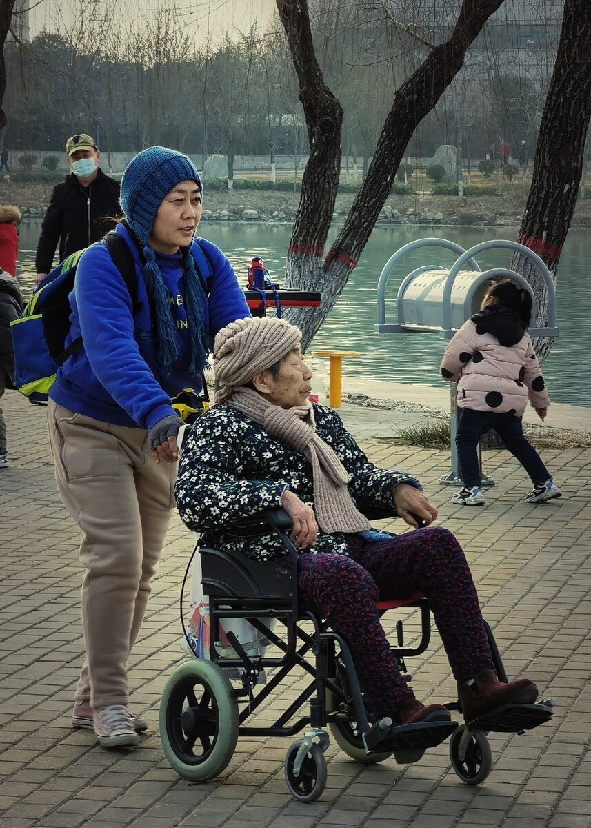 我和亲妺在火车上做了我和亲妺在火车上的温馨时光-第2张图片