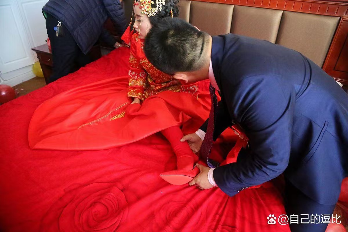 结婚时被伴郎玩结婚时被伴郎玩-第1张图片