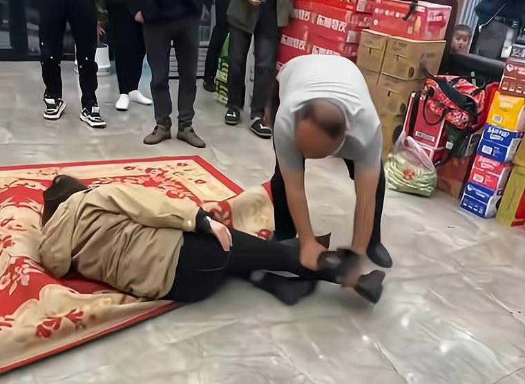 现代派打屁股视频，趴着的启示