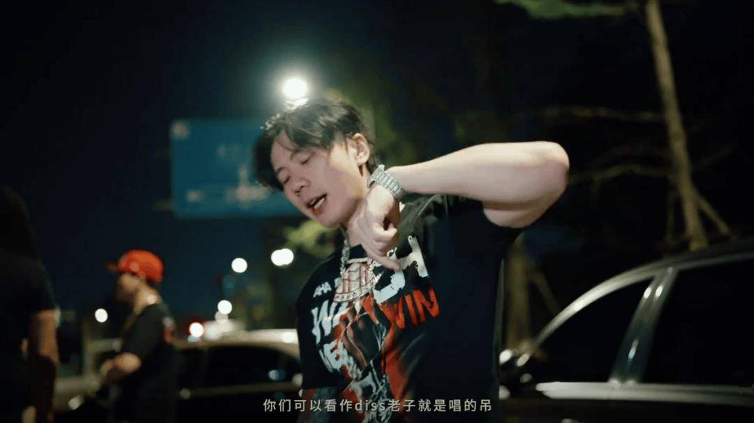 中国RAPPERDISSSUBS老大妈中国RAPPERDISSSUBS老大妈，音乐界的传奇人物-第1张图片