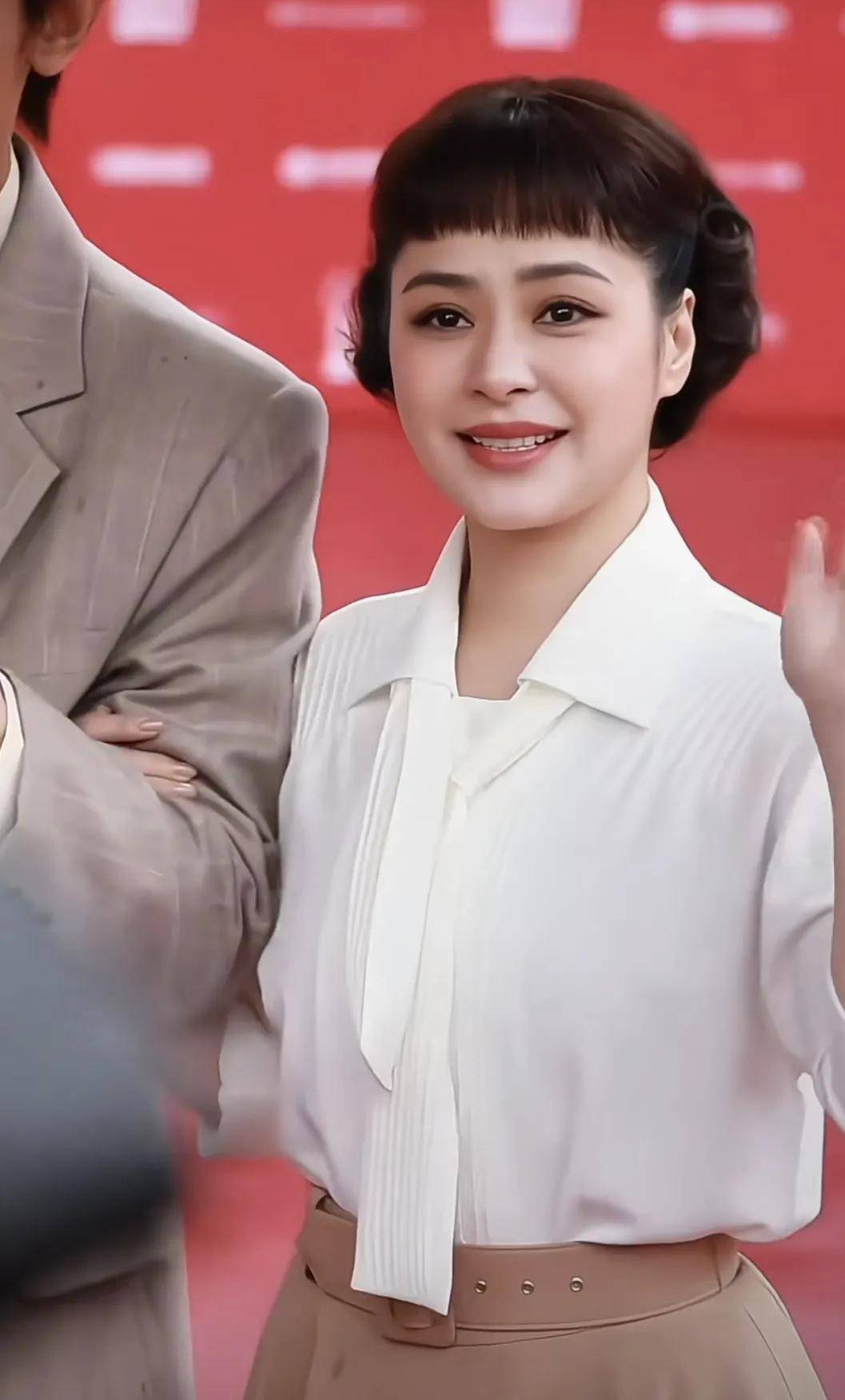 阿娇现身街头难掩发福阿娇不雅视频事件，揭秘与反思-第2张图片