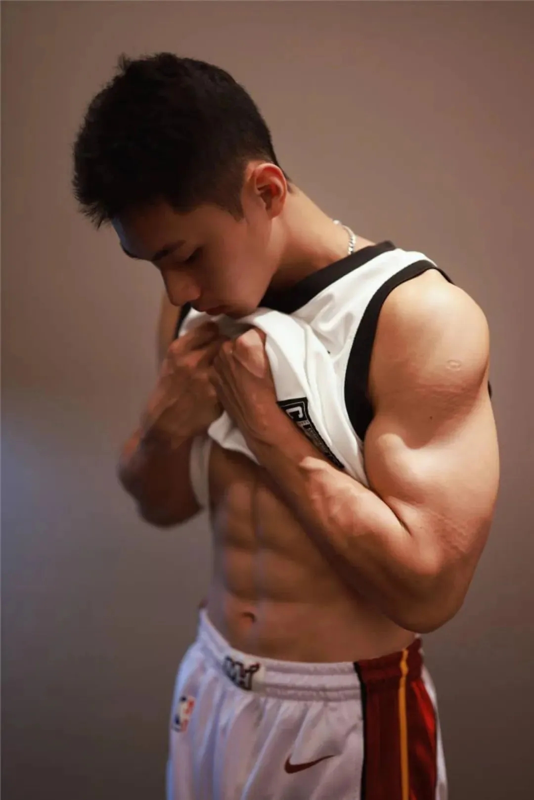 体育生GAY爽的雞巴大又粗