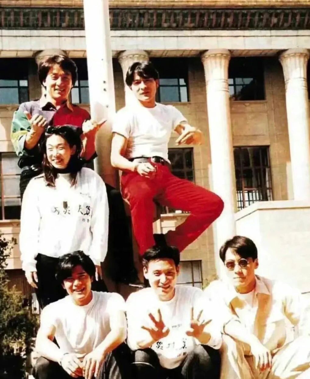 穿越娱乐圈，星光背后的传奇之旅-第3张图片