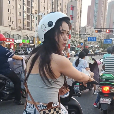 男生在车里要了你-第2张图片