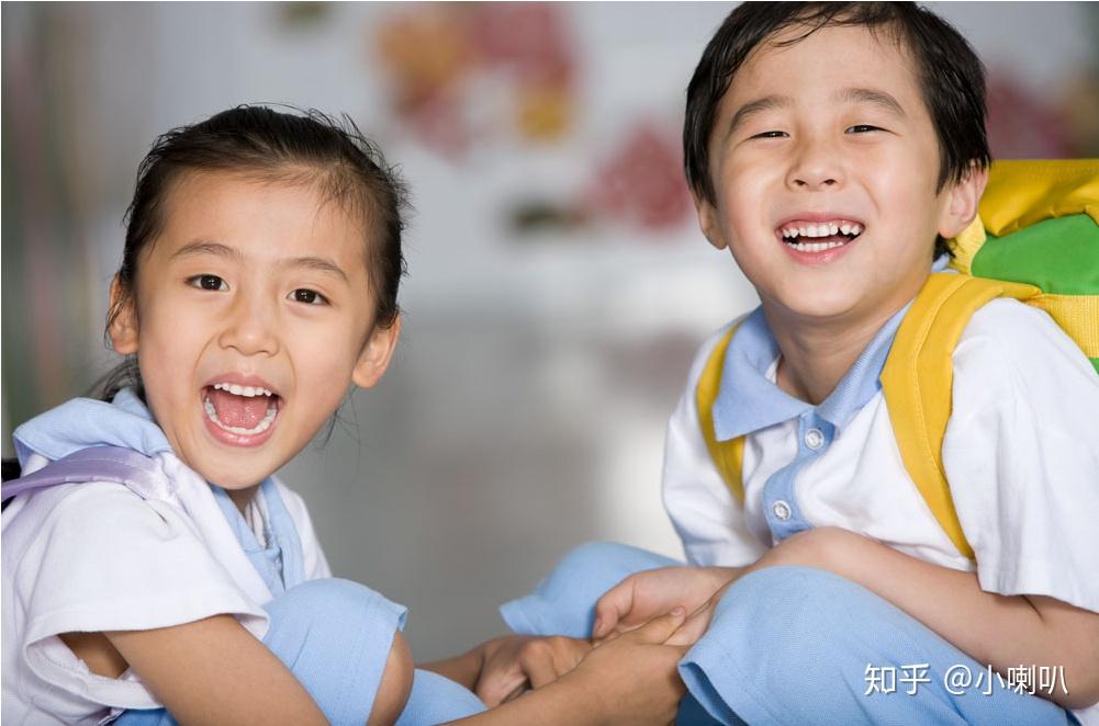 同桌的手探到我的衣服里知乎作文关于同桌的手探入我衣服的温馨瞬间——在知乎上的探索之旅
