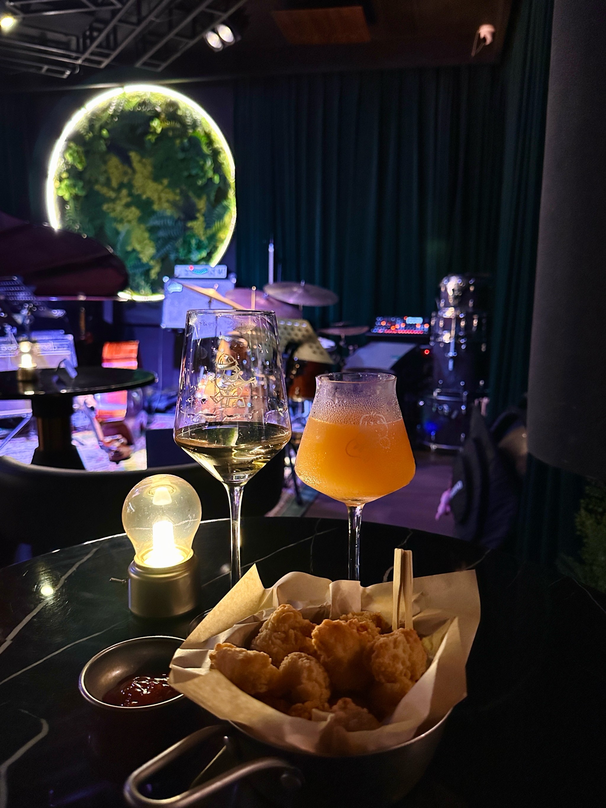酒色娱乐酒色娱乐，沉浸其中的诱惑与沉醉
