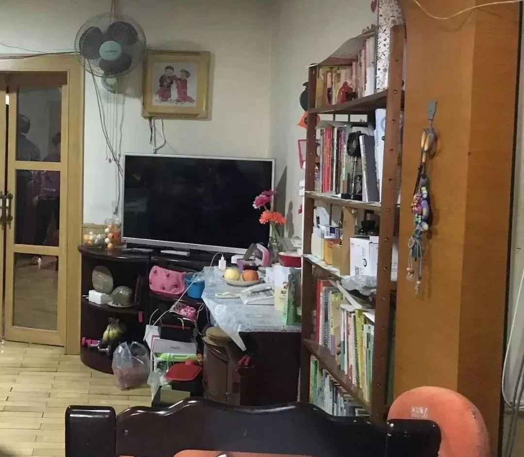 客厅乱七八糟图片客厅乱伦女现象剖析