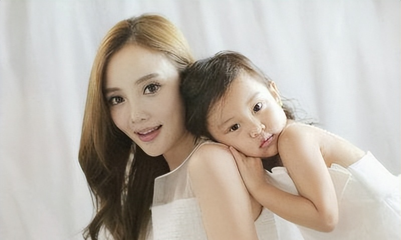 pg one 李小璐PG One与李小璐，娱乐圈的璀璨星辰