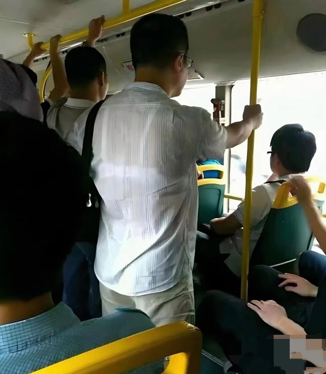 公交车上的激荡公交车上的激荡
