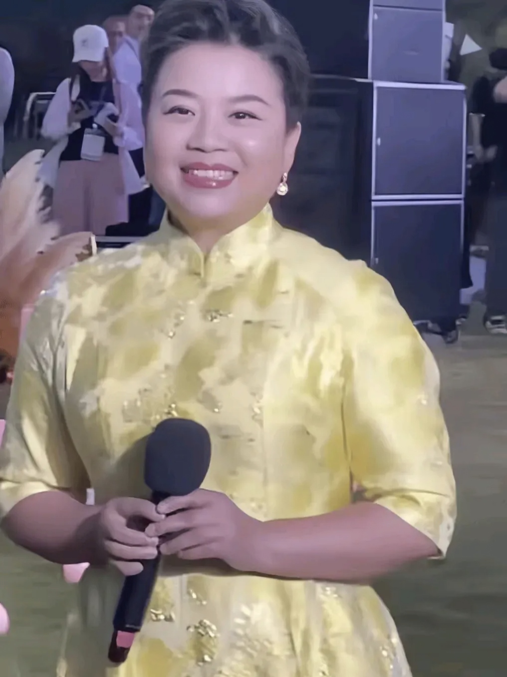 中国女rapper大妈中国女rapper大妈，音乐界的独特声音