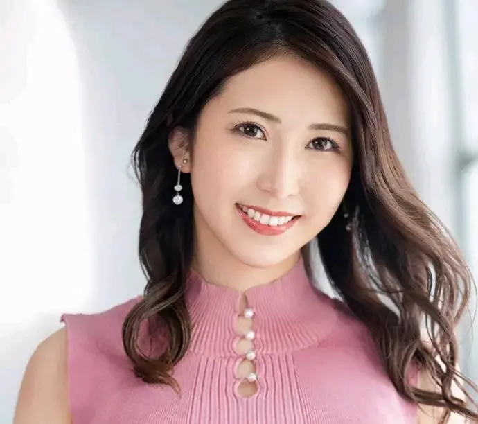 友田真希友田真希，青春洋溢的魅力之星-第2张图片