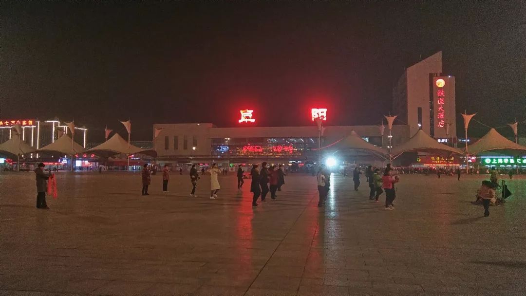 阜阳火车站阜阳火车站，历史与现代的交汇点-第2张图片