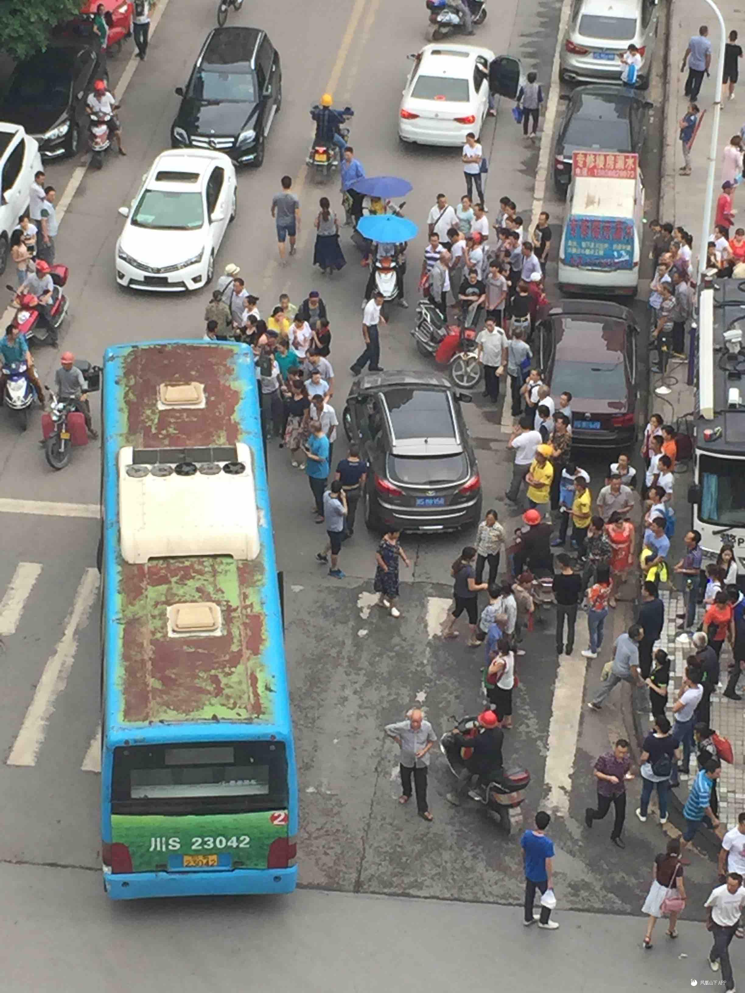 达州南外交通事故，悲痛与教训-第2张图片