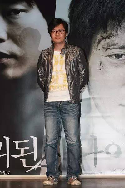 韩国公共场合上演18禁，文化与道德的交织