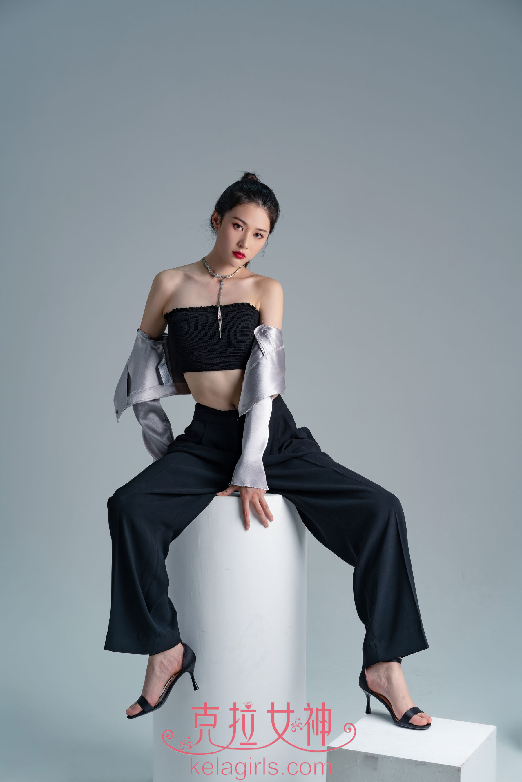 18岁女RAPPERDISSSUBS超清晰超清晰女RAPPERDISSSUBS的青春篇章