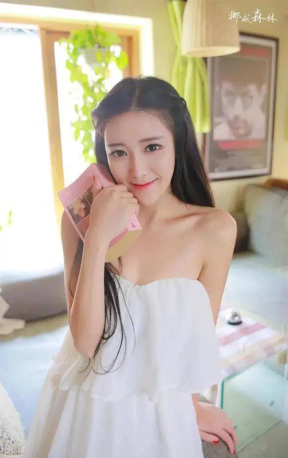 光胸美女光胸美女，魅力四溢的独特之美-第2张图片