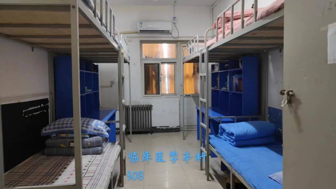 被教官带到宿舍做了-第1张图片