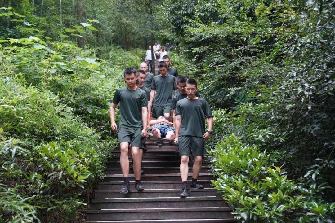 GAY洗澡与GAY武警软件探讨
