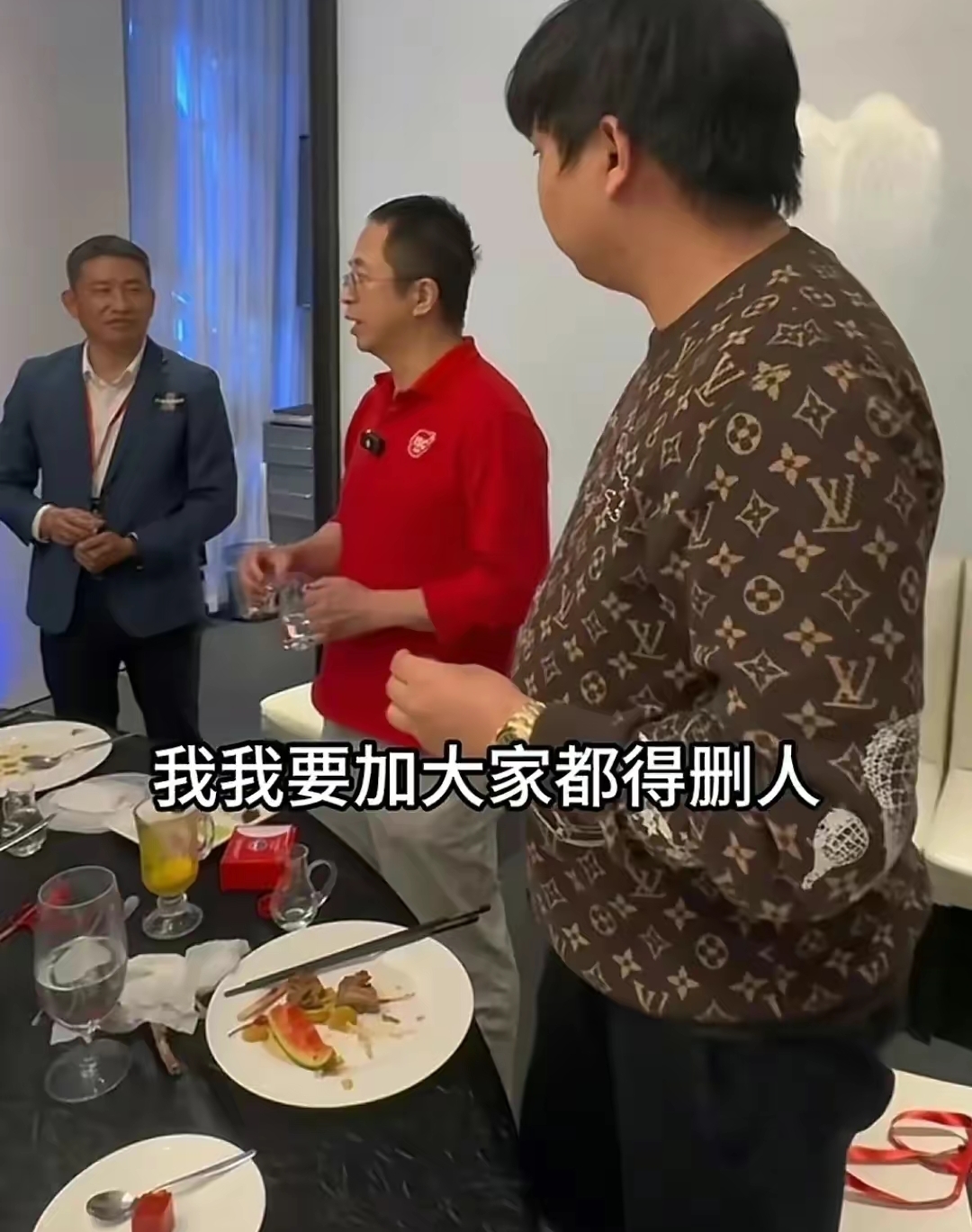 今天大佬不再做人类-第2张图片