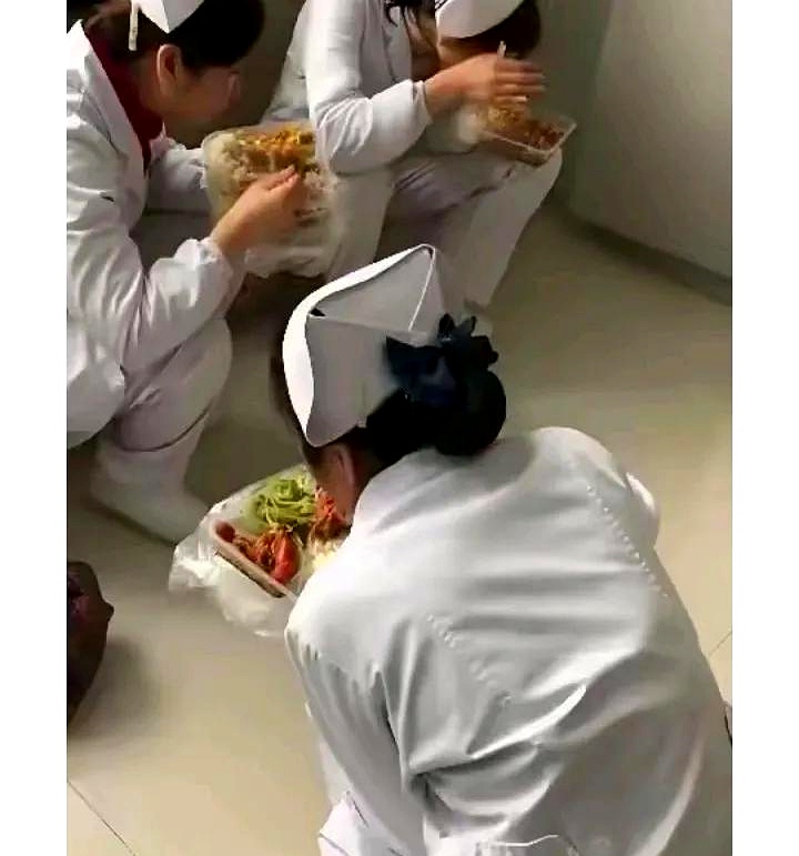 饥渴的护士自慰被发现饥渴的护士自慰被发现