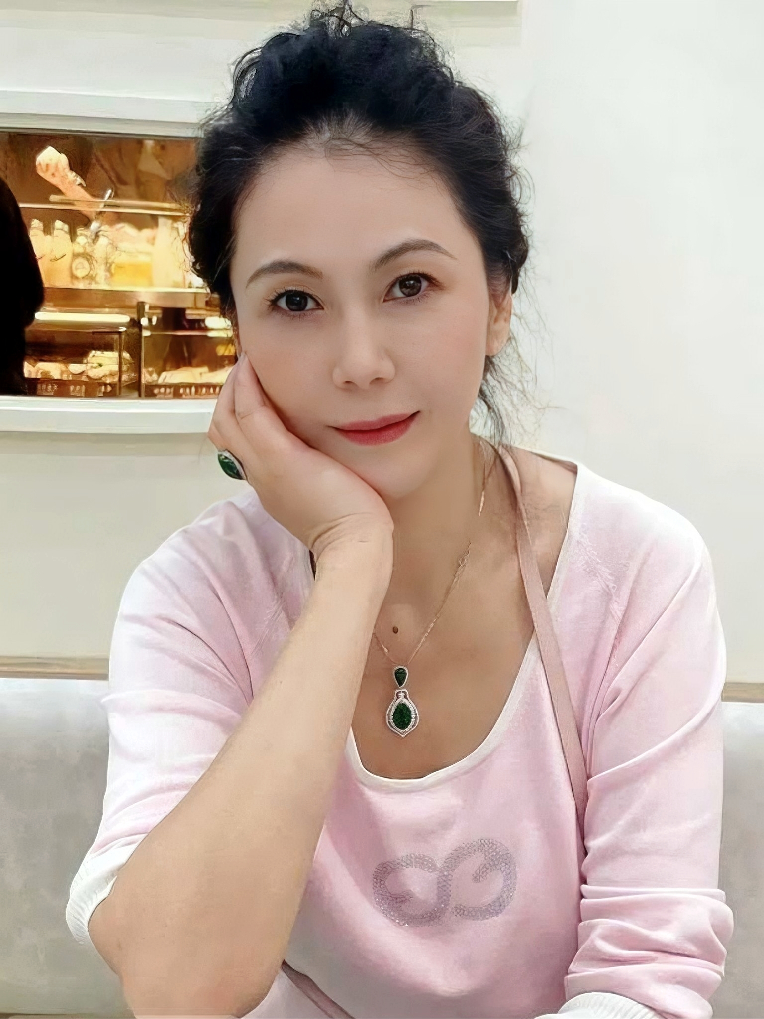 风情韵味人妻HD，魅力四溢的魅力女性