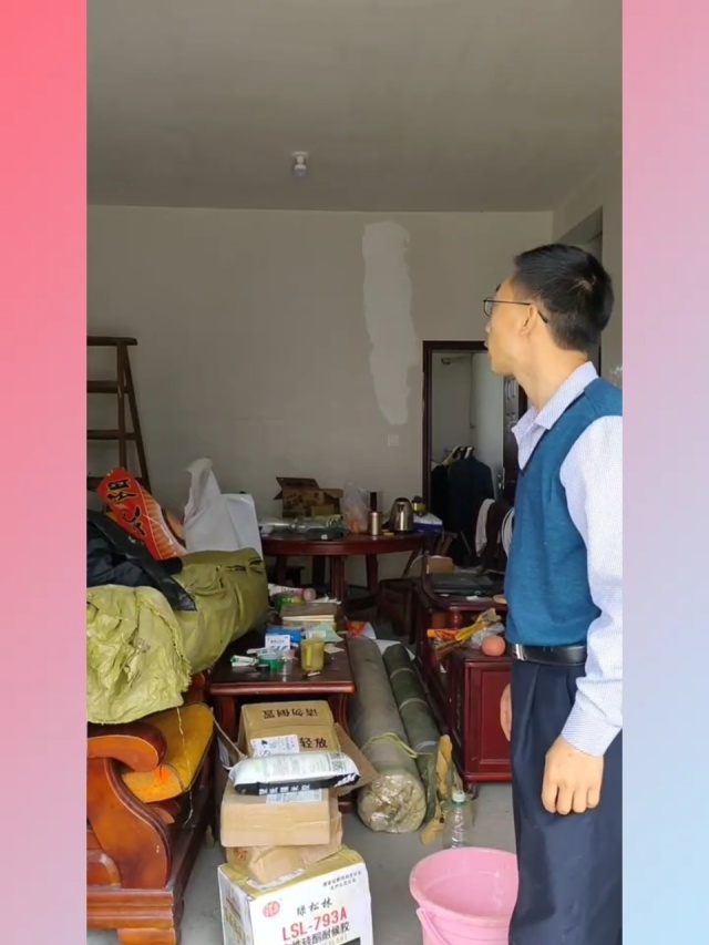 一个傻子弄一个村-第1张图片