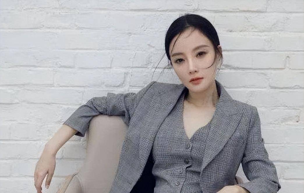 李小璐和pgone李小璐与PGone，音乐与人生的交织-第2张图片