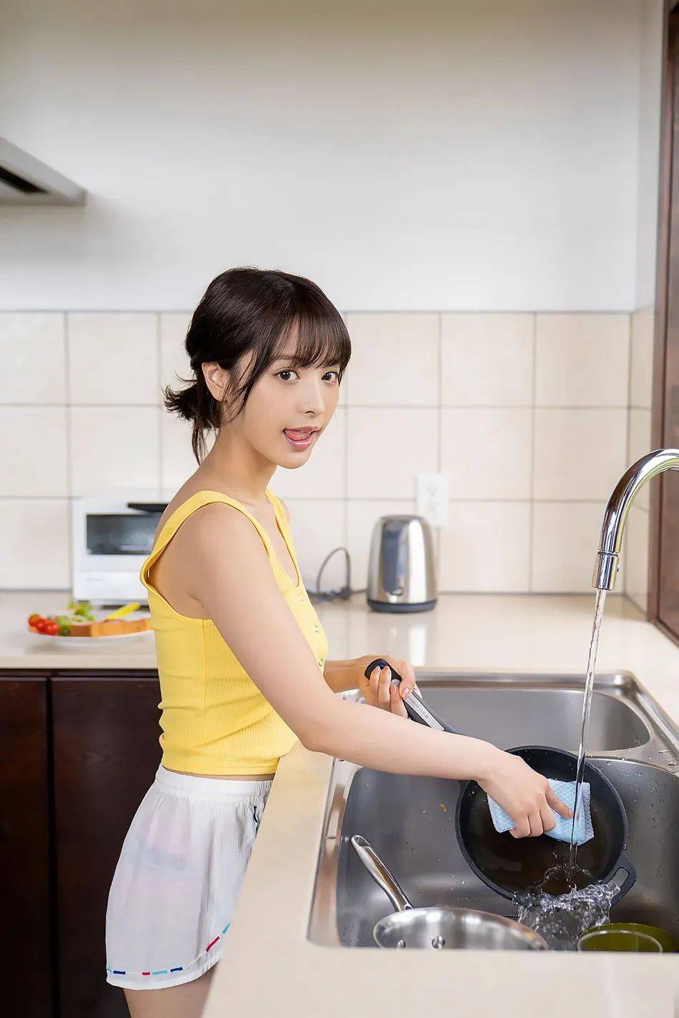 绝色娇嫩美人妻老师-第2张图片