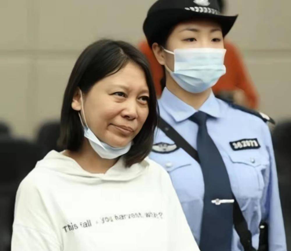 网友曝光睡过劳荣枝网友曝光睡过劳荣枝，真相揭秘