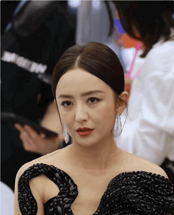 佟丽娅怎么了？中央电视台揭秘-第2张图片