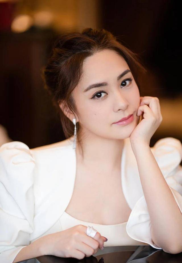 阿娇陈冠希门照片高清阿娇与陈冠希，门照背后的故事-第2张图片