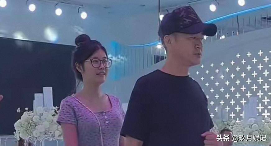老妇与老少配的爱情故事-第2张图片