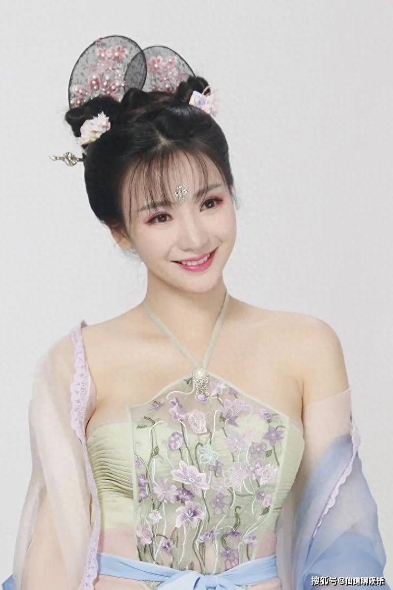 柳岩甩乳，性感女神的独特魅力-第2张图片