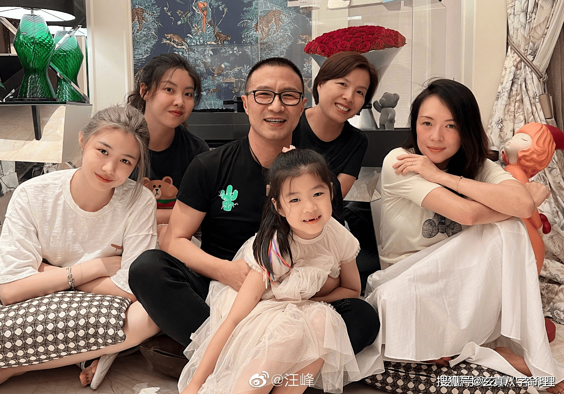 国际章沙滩手抠图图片章子怡走光风波揭秘