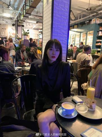 秋葵视频女人的美容院在线播放秋葵视频女人美容院，美丽绽放的秘密花园-第2张图片
