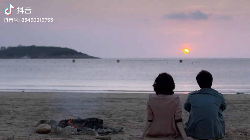 我以为忘了想念，面对夕阳
