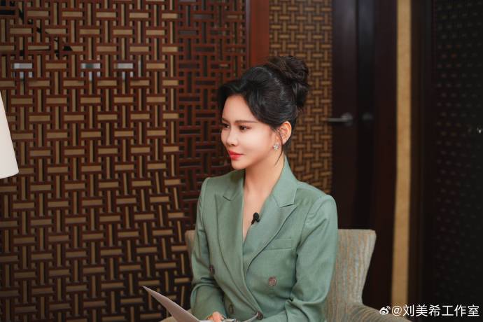 莎拉维尔，优雅与智慧并存的女性典范-第3张图片