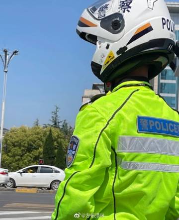 公交车最后一排被c小说免费公交车后车座的疯狂细节