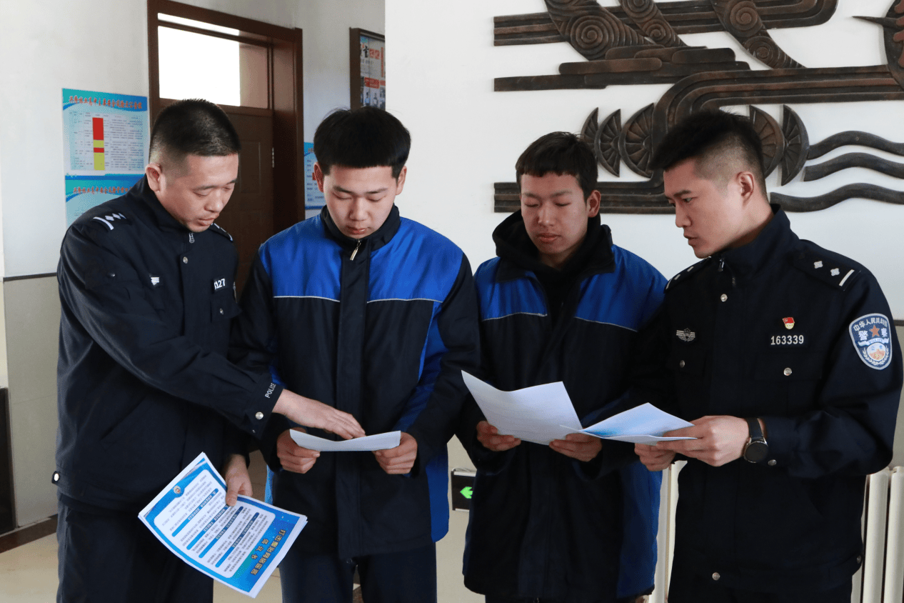 张警予个人资料及简介张警官与张津瑜视频通话，警民携手共筑和谐社会-第1张图片