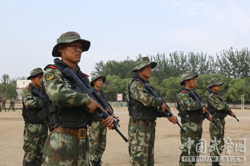 中国帅气武警国产CHINESE武警痞帅图片赏析-第3张图片