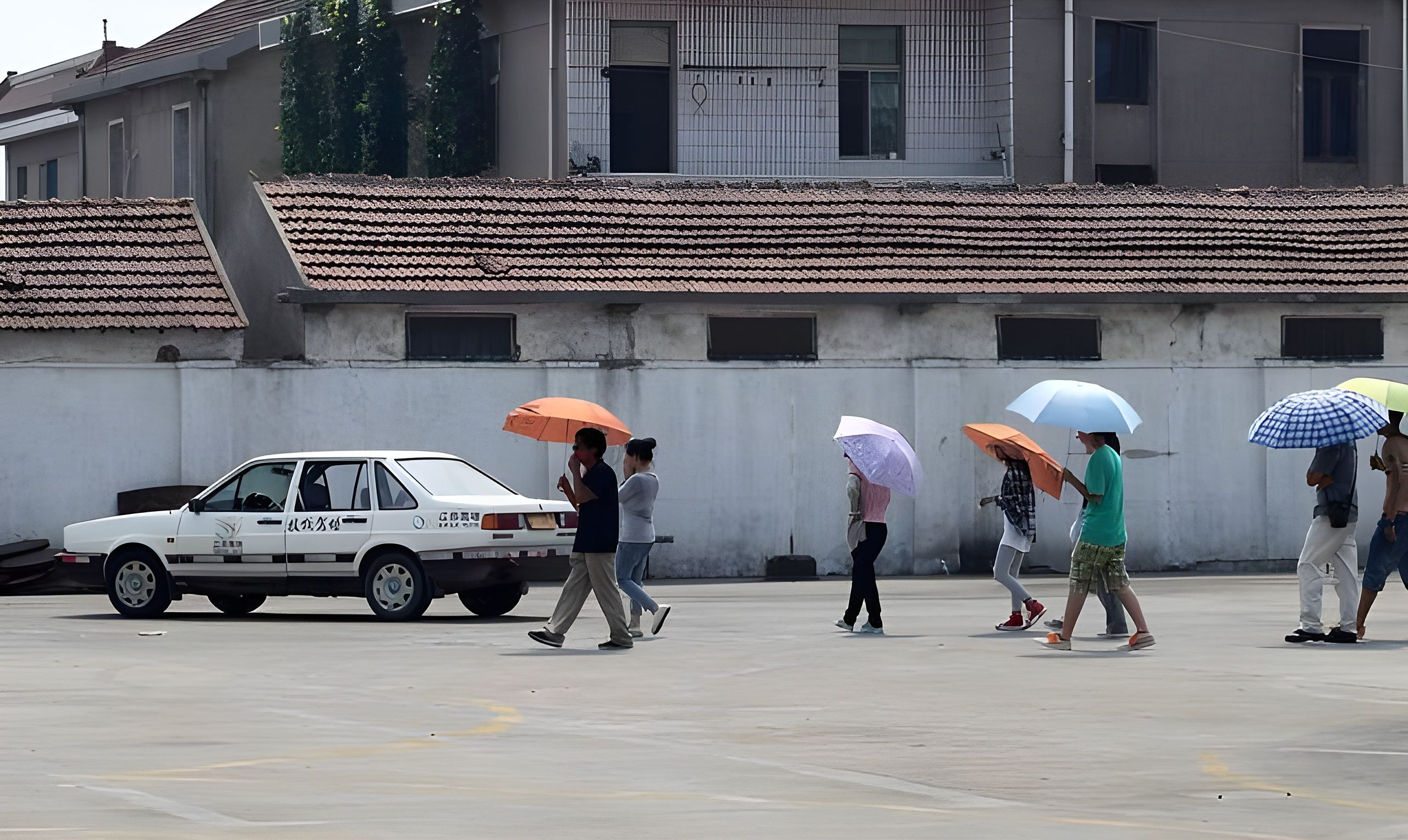 教练在车里撞了我三次怎么办啊教练在车里撞了我三次，怎么办？