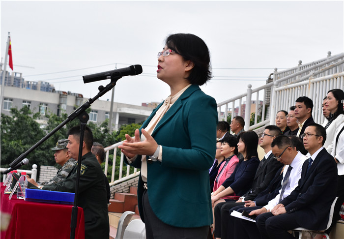 新教师白洁传女教师白洁与张敏的交换之旅