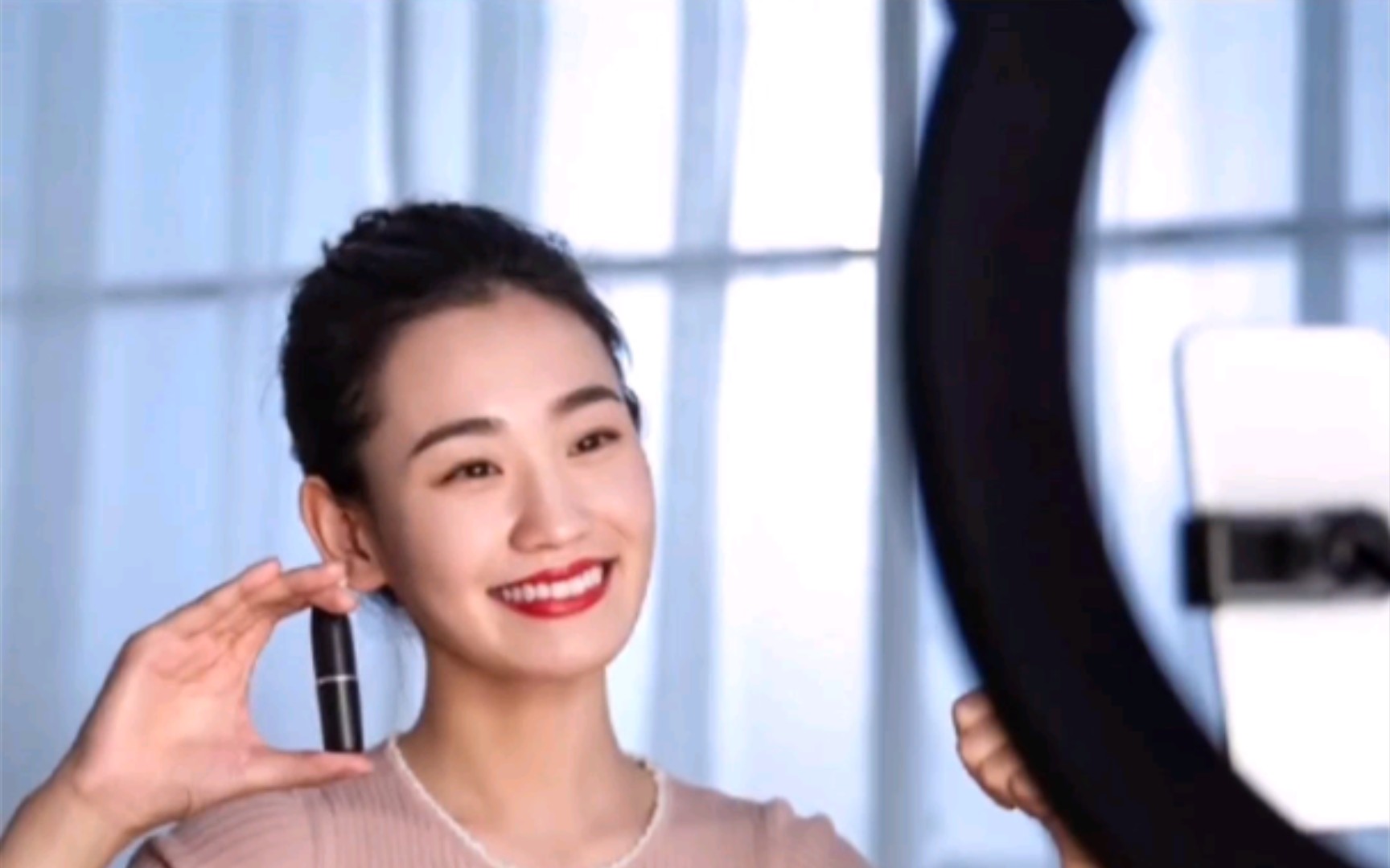 免费的黄直播，诱惑与风险并存-第2张图片