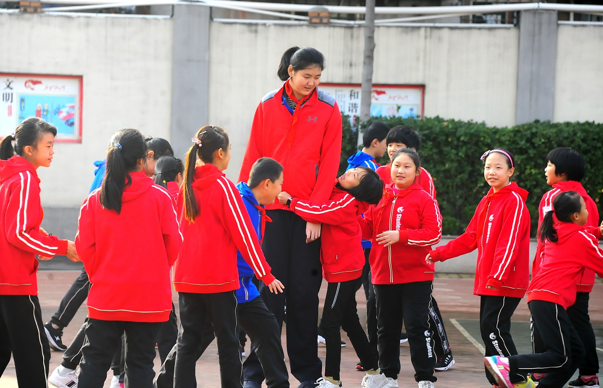 13岁小姑娘发育13岁小萝莉的发育之旅-第2张图片