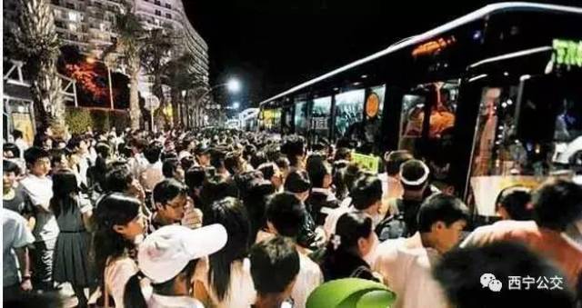 公交车6人轮换制度下的乘客体验-第2张图片